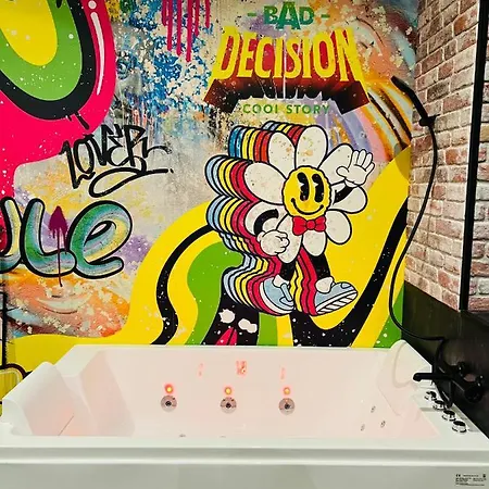 Apartment Capsule Street Art - Sauna- Jacuzzi - Playstation 5 - Billard - Netflix - Cinema - Terrasse *